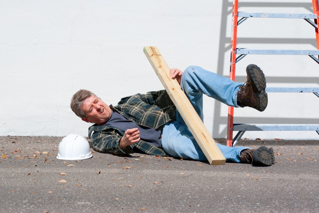 a man fataly falling from a stepladder
