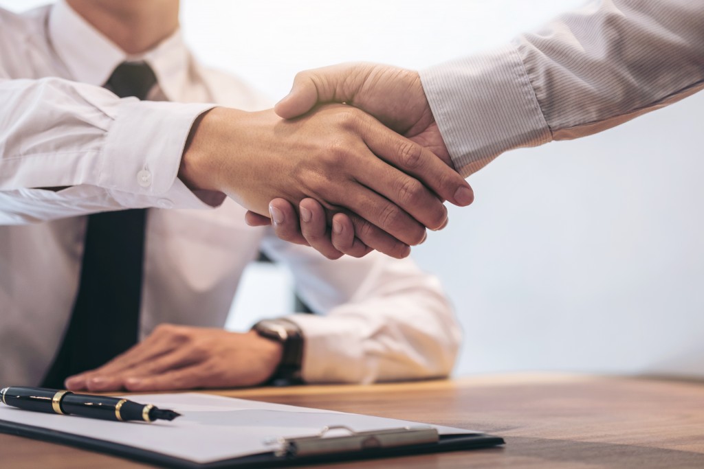 Client and agent handshake insurance agreement