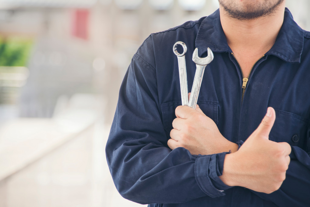 A car mechanic showing a thumbs up